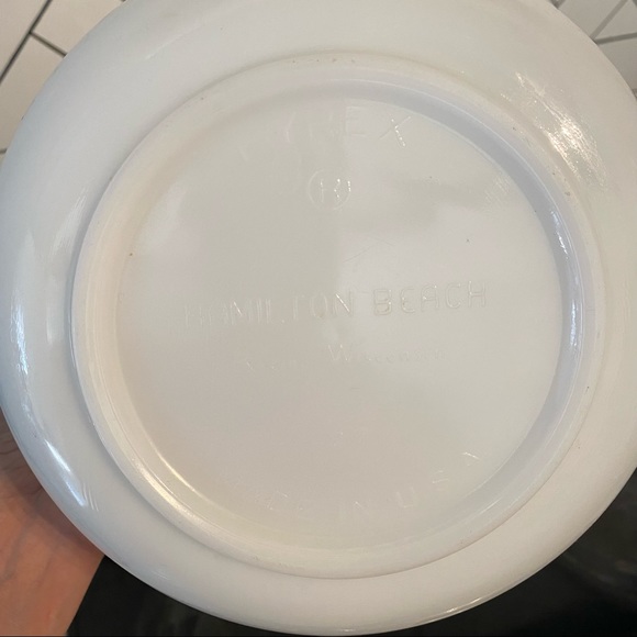 Vintage Pyrex x Hamilton Beach Milkglass Mixing Bowl - Picture 6 of 7